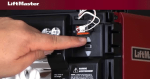 how to replace garage door opener battery